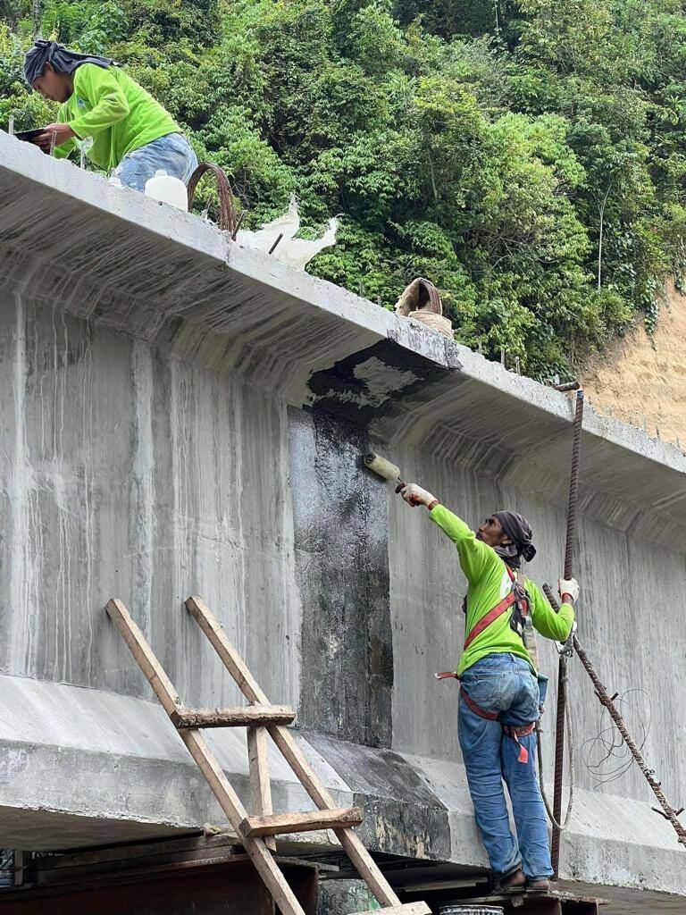 Steps For Reinforcing Bridge Cracks With Carbon Fiber